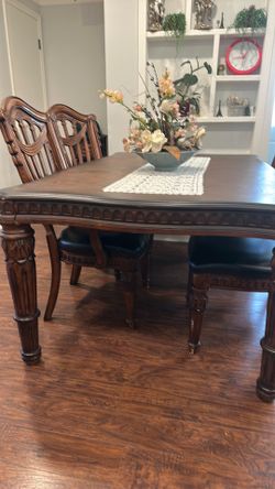 Dining table withe 6 chairs