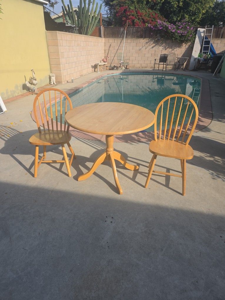 Dining Table & Chairs