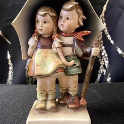 Hummel Figurine ‘STORMY WEATHER’, Boy & Girl Umbrella, TMK2, HUM 71, 6.5” VG+