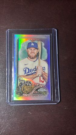 2022 Topps Chrome Allen & Ginter Max Muncy Rainbiw Foil SP mini