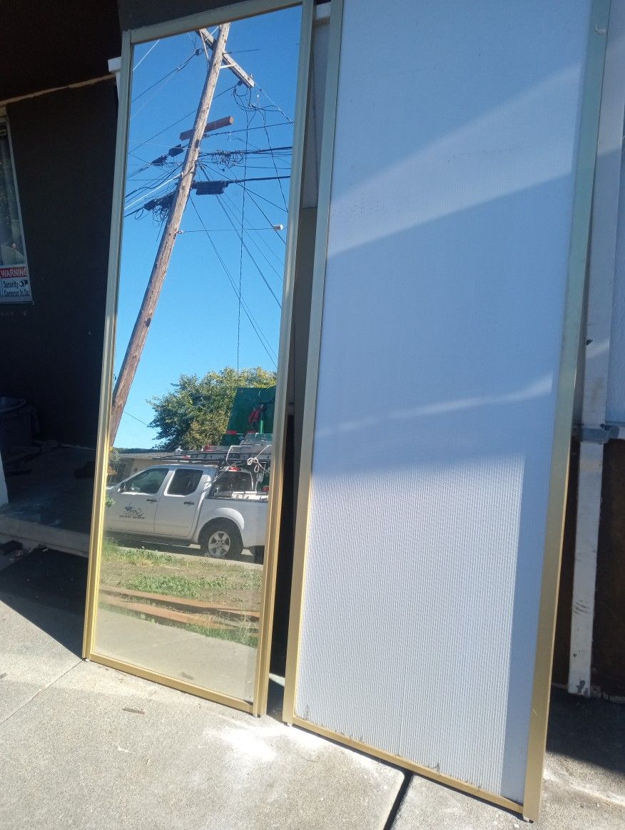 Mirrored Sliding Closet Doors
