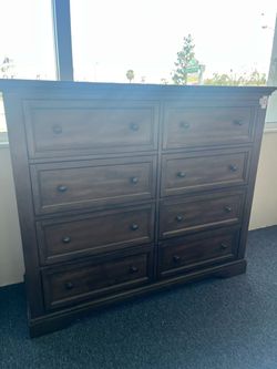 Dark Brown Wood Dresser with 8 Drawers，$520