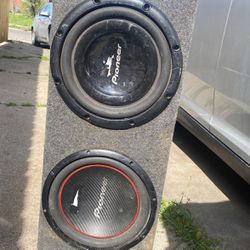 Pioneer Speaker box , subwoofer, and amp 