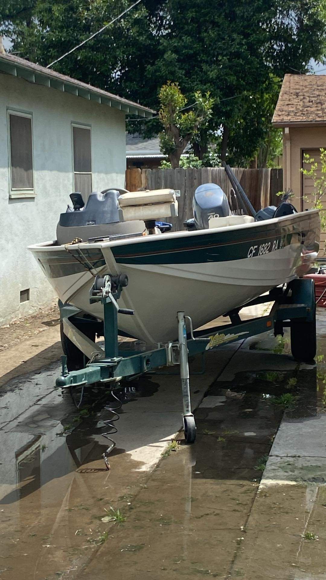 16’ Crest-liner Bass Boat 40 Horse Outboard Motor And Trolling Motor With Fish finder 