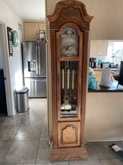 Beautiful Pearl Grandfather Clock Howard Miller Clock Germany Works Beautiful 