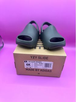 * Adidas Yeezy Slide Dark Onyx $60 6K