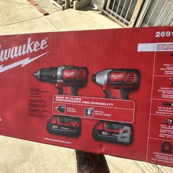 Milwaukee M18 Drill Set