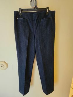 Laura Scott pants feature a dark wash denim fabric and a comfortable stretch waistband