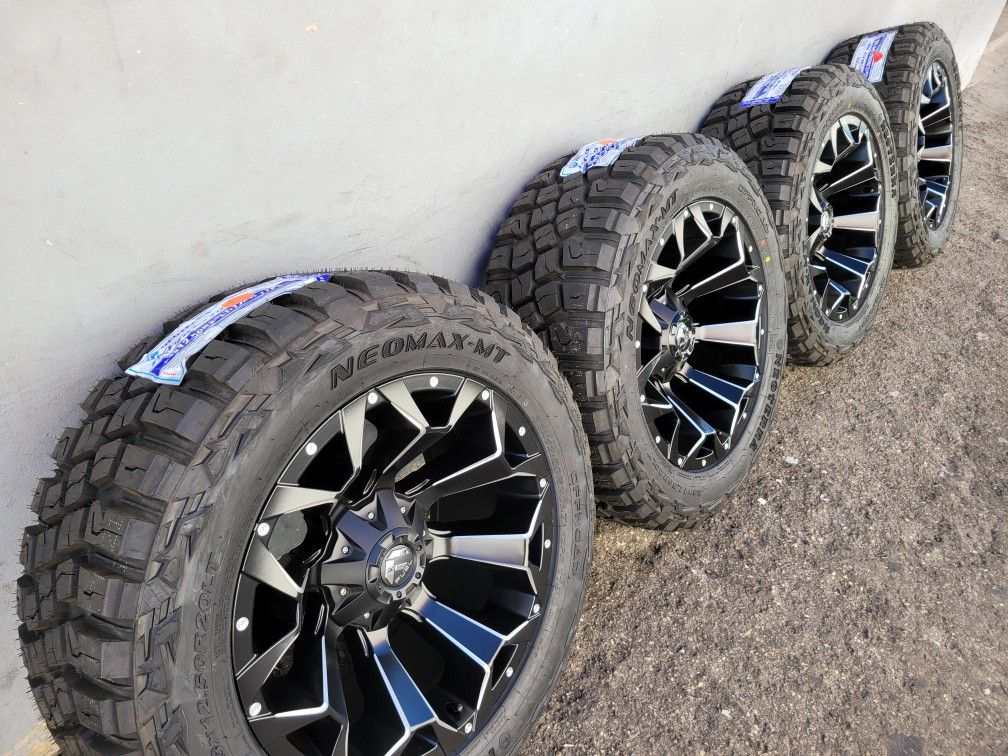 20x10 25 Fuel Assault matte black chrome 33x12.50R20 Tires 33"/ 20" for Sale in Orange, CA