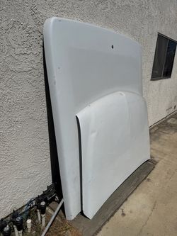 Chevy/GMC hood tonneau cover