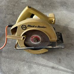 Black + Decker Saw