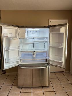 Samsung refrigerator, silver.