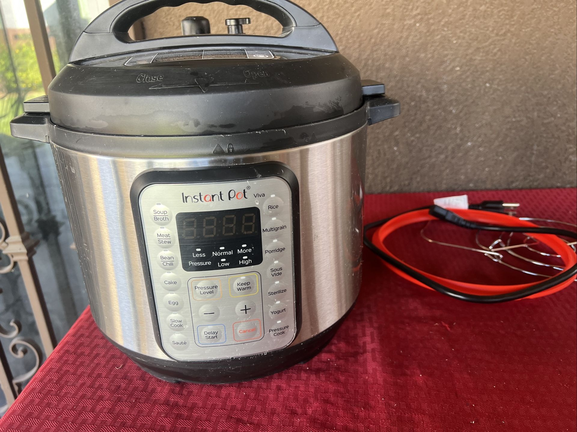 Insta Pot 6 Qt Model Viva 60 Silver Multi-Use Pressure Cooker Digital Display