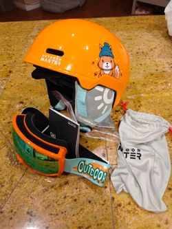 Kids XS Outdoor Master Ski helmet and Goggles