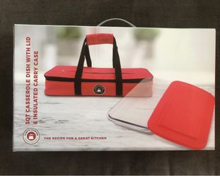 3 quart casserole container and carry case- new