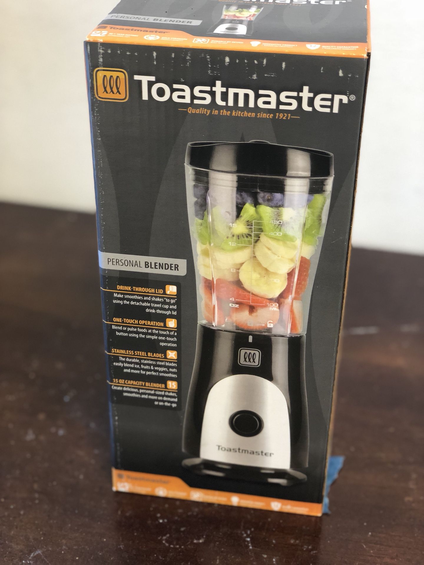 Toastmaster Mini Personal Blender 15 oz Smoothie Maker Single Drink Through  Lid