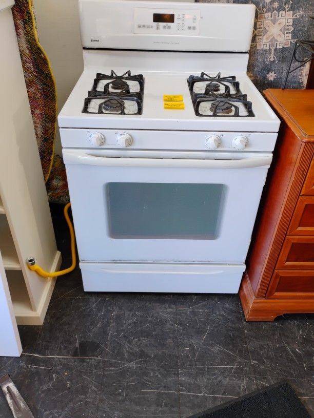 Nice Gas Stove, Oven Is Out. As Is,