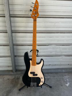 Bass guitar