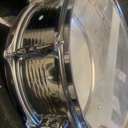 Rocks Snare Drum Used  Plus 4 Drum Heads Pick The Sizes Out Of 6 Dif Sizes 
