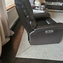 Leather Lounger 2 Months Old Perfect Condition Power Recliner