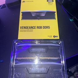 32GB (16x2) DDR5 Corsair RGB RAM