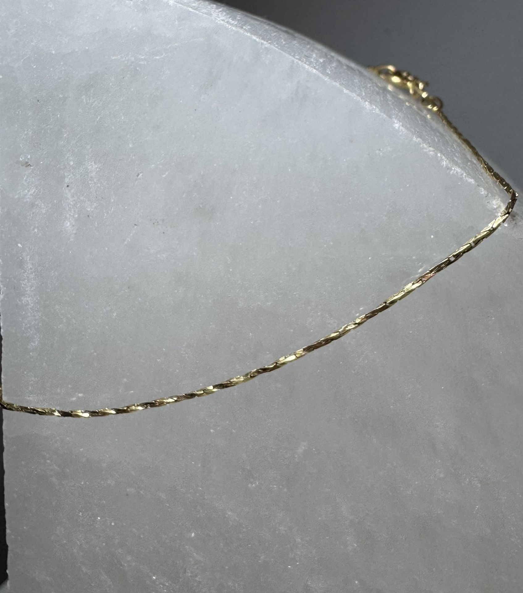 14K Solid Gold Twisted C-Link Bracelet 7.5” .8g Italy