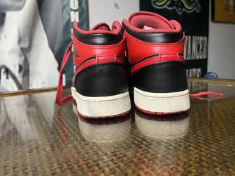 Jordan 1mid Red And Black