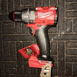 BRAND NEW MILWUAKEE M18 HAMMER DRILL