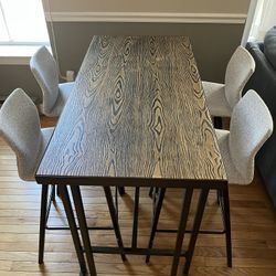 Table + 4 Chairs