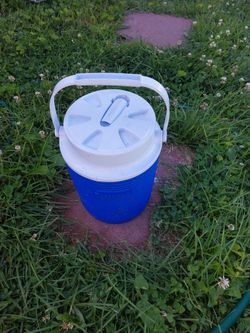 Large 2 Gallon Rubbermade Thermos