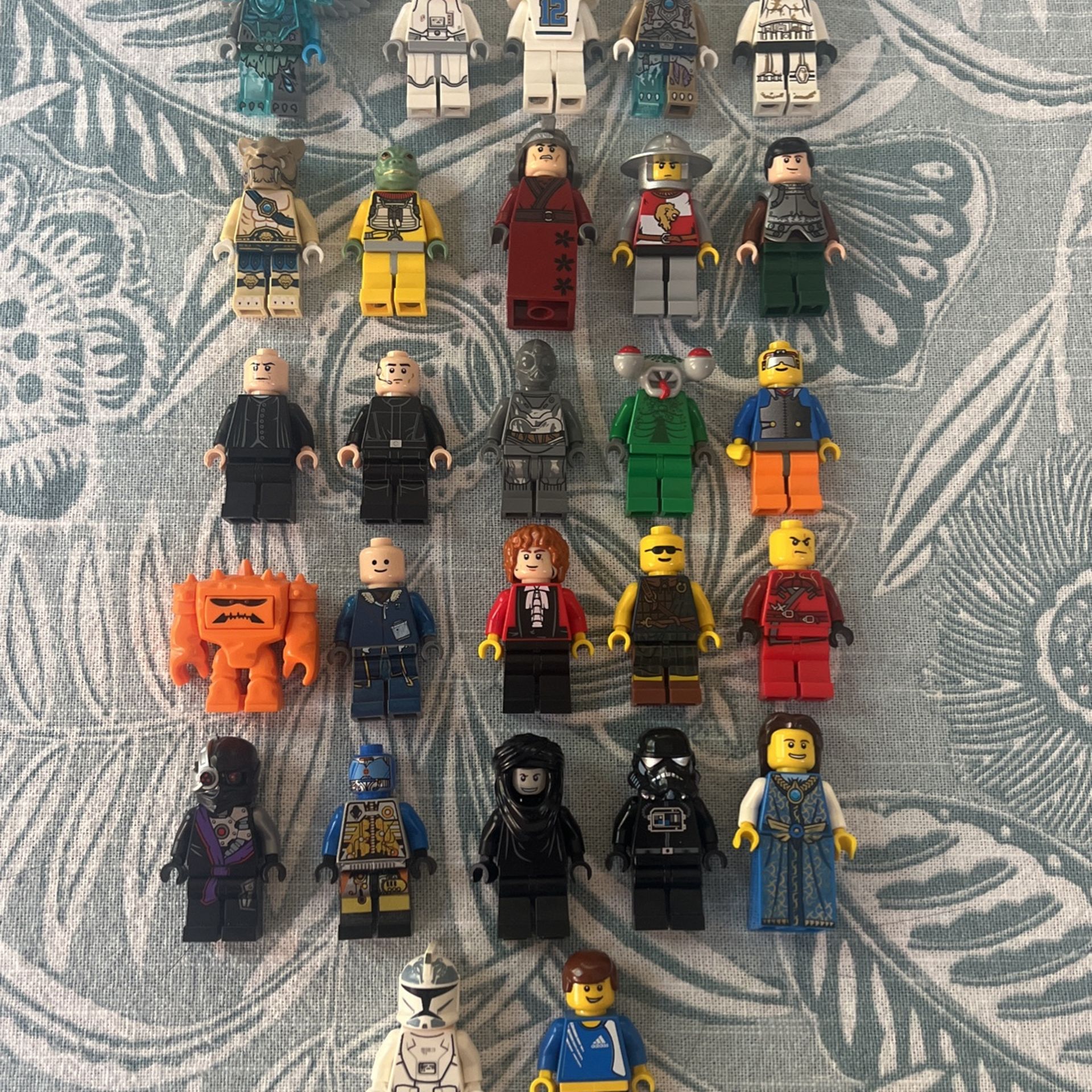 HUGE LEGO Minifigure Lot