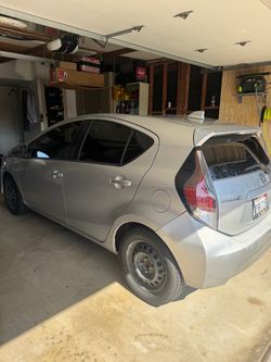 PRIUS C 2015