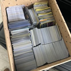 2,000 POKÉMON CARDS