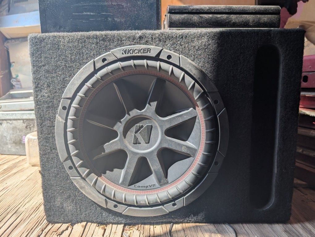 12 In Kicker Subwoofer With Amp And Touch Screen Jensen Deck