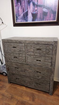 Wood 6 drawer dresser.