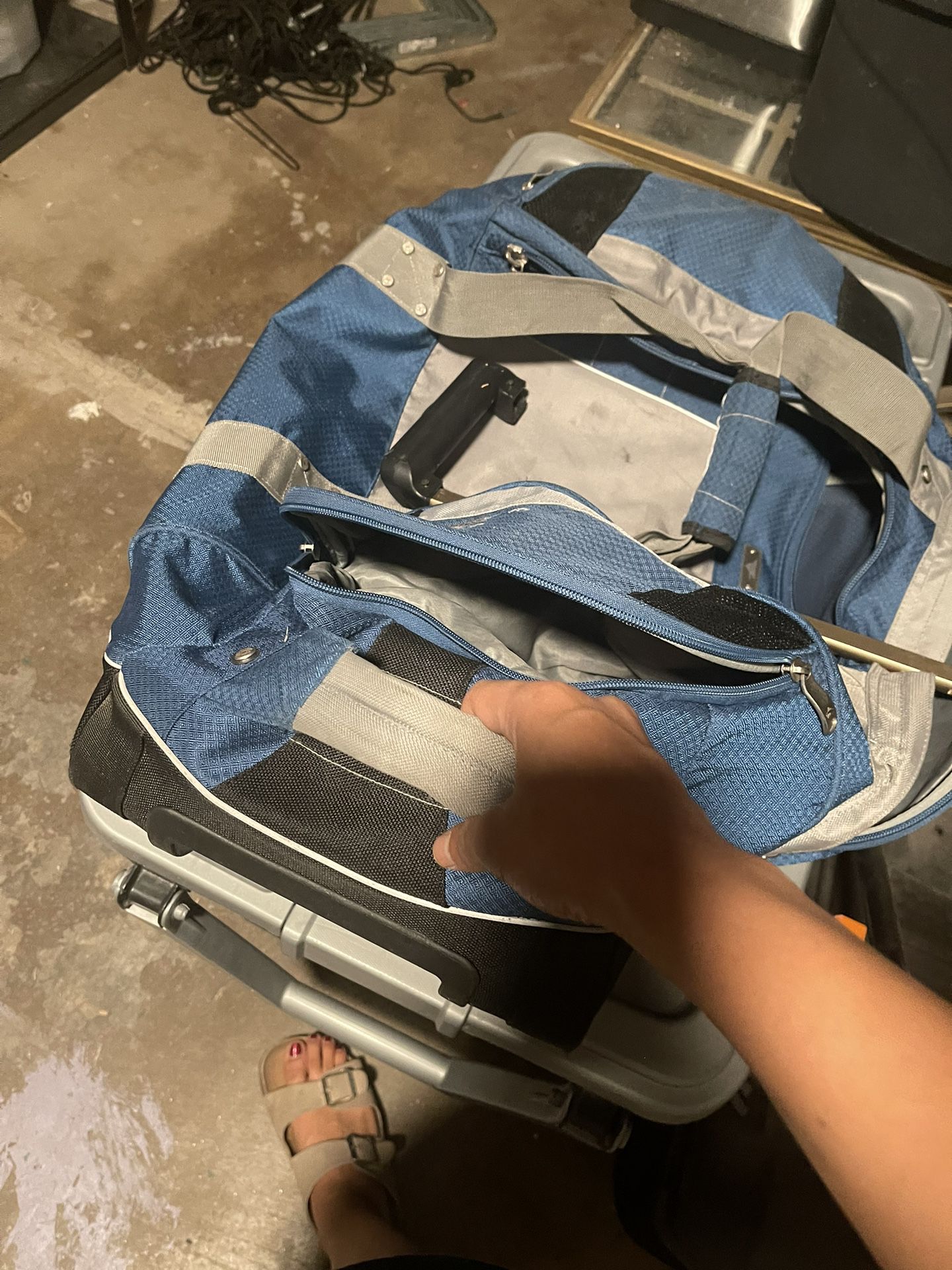 High Sierra Duffel Travel Bag Converts Into Backpack 