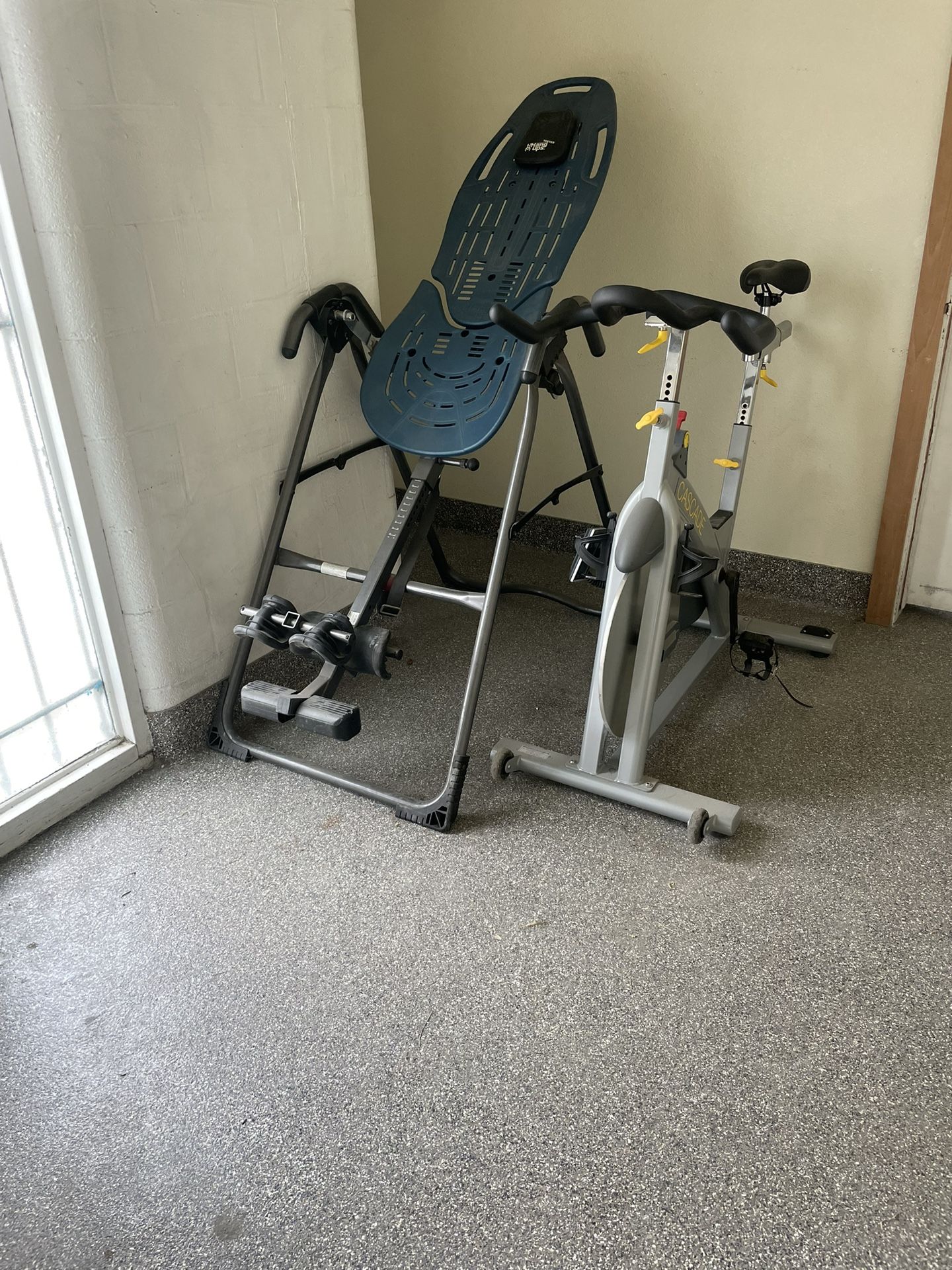 Hang Up & Cascade Training Bike