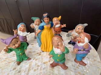 Perfect Gift. Vintage Snow White & Seven Dwarfs Figurine