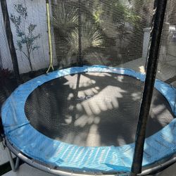 Trampoline 8ft
