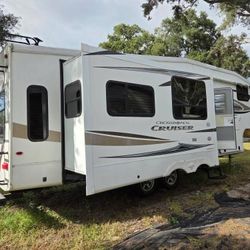 2011 Cruiser. 3 Slide  34ft 5th Wheel 