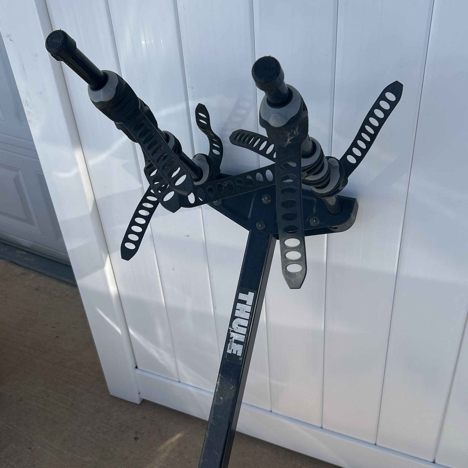 Thule Bike Rack Holds Four Bikes