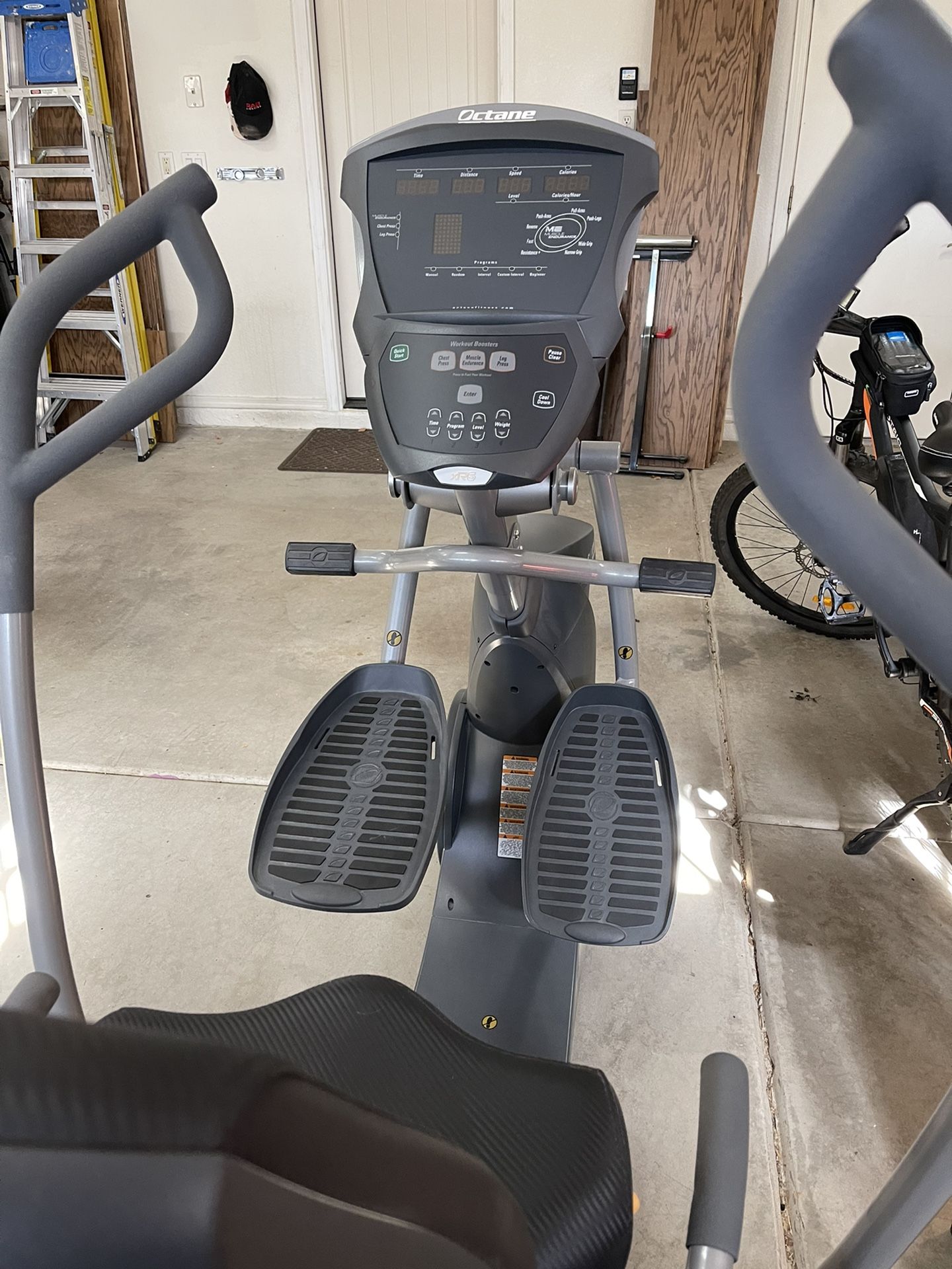 Octane Fitness Recumbent Bike for Sale in Chandler, AZ - OfferUp
