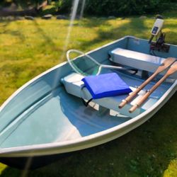 10' Aluminum SmokerCraft Boat With 28lb Thrust MinnKota Electric Motor 