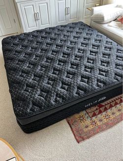Helix Sunset Elite, Queen, mattress Like New, Perfect Condition