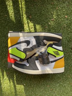 Jordan 1 Retro High White Black Volt University Gold