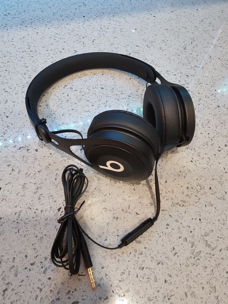 BEATS EP ON-Ear WIRED Headphones-Black
READ