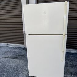 Ge Refrigerator Good Condition Everything Works Fine 