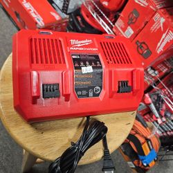 Milwaukee M18 18-Volt Lithium-Ion Dual Bay Rapid Battery Charger