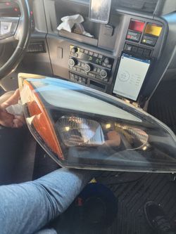 Freightliner Cascadia Passenger Right headlight 2018 -2025