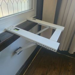 Air conditioner bracket